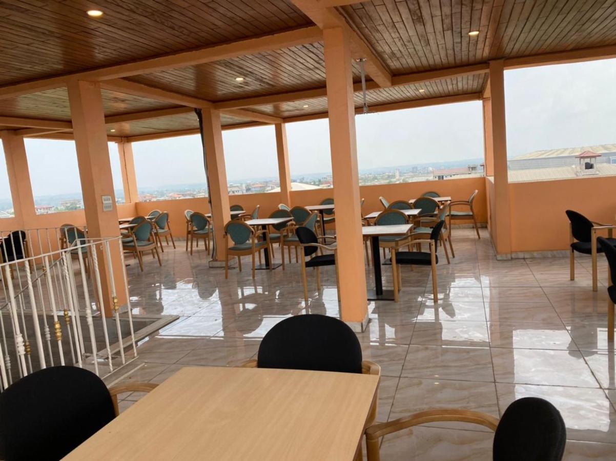 Happy Residences Japoma Stadium ドゥアラ エクステリア 写真